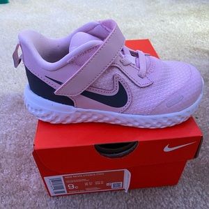 Kids Nike Revolution 5